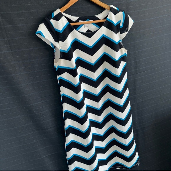 Madison Leigh Women’s Cap Sleeve Zig Zag Chevron Black White Blue Dress 6 - Picture 3 of 9